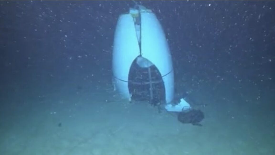 Підводний човен Titan під водою