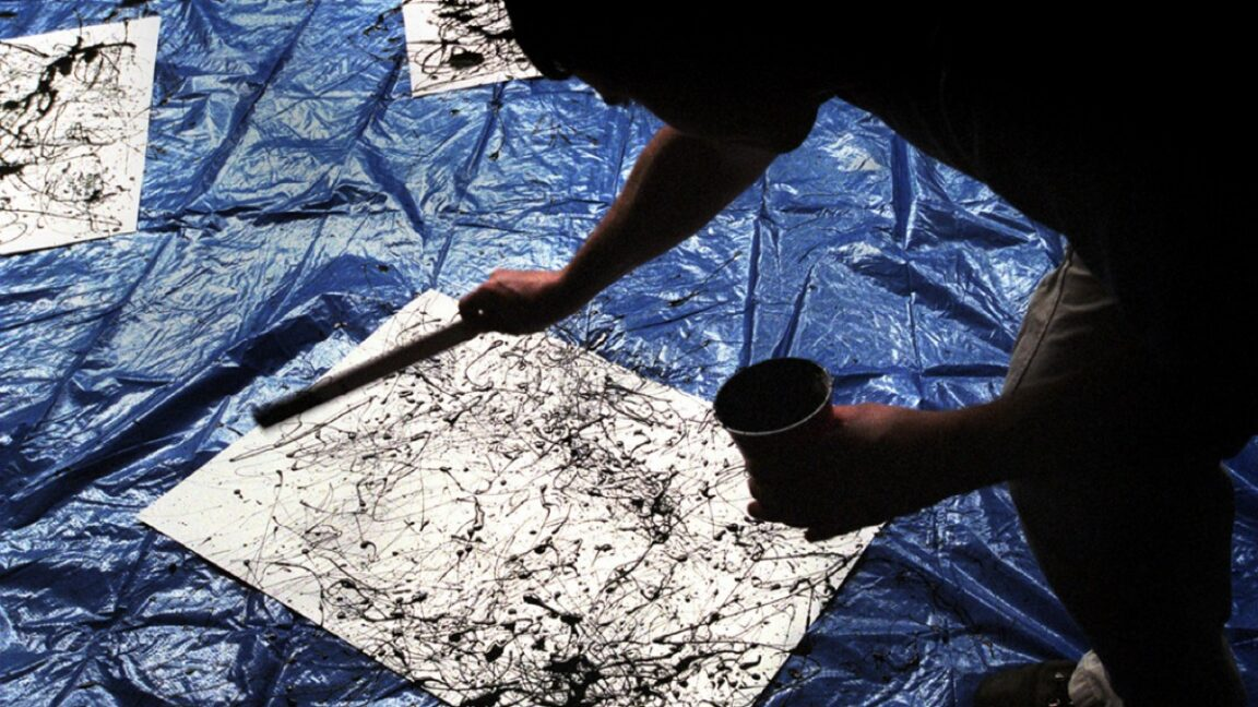 Дитячі drip paintings, схожі на роботи Поллока