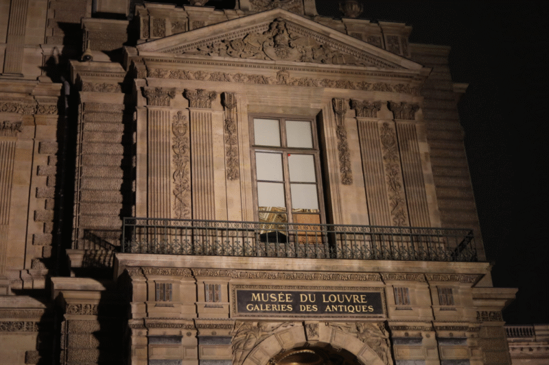 Як крадіжка в Луврі виявила вразливість систем штучного інтелекту