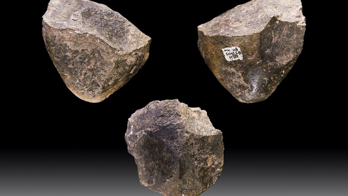 Стародавні кам'яні знаряддя гомінідів