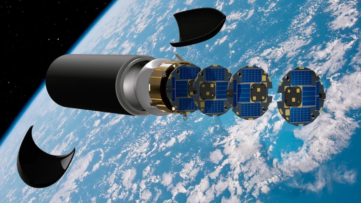 Супутники DiskSat на фоні космічного простору